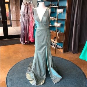 * Buy it Now Price* NWT Sherri Hill 👗